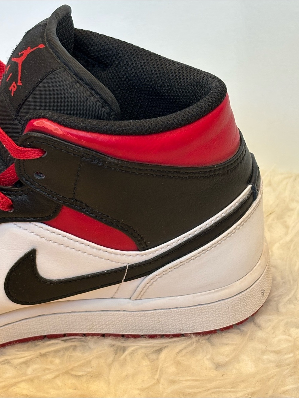 Nike Air Jordan 1 Mid Gym Red Black Toe Size 8 Men's Great Condition - Picture 5 of 16